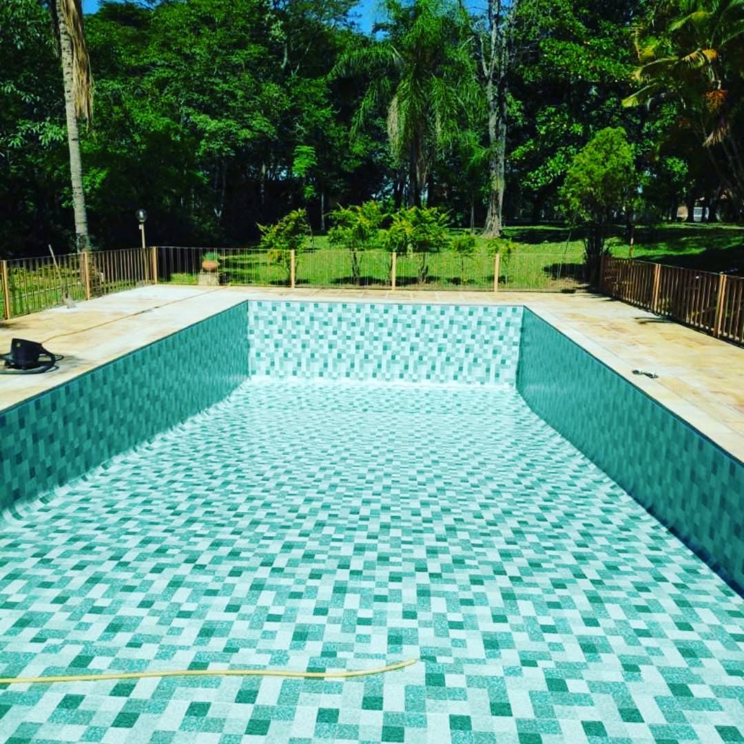 Piscina pronta para uso com revestimento em mosaico